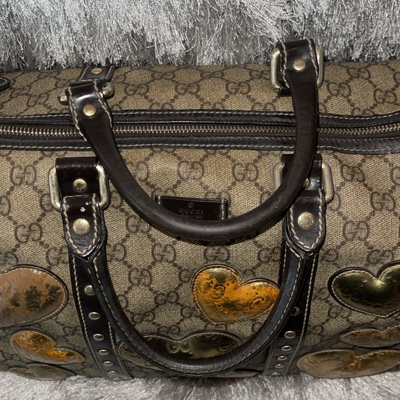 Vintage Gucci monogram Preloved in great condition the hearts do have some wear - Picture 12 of 14